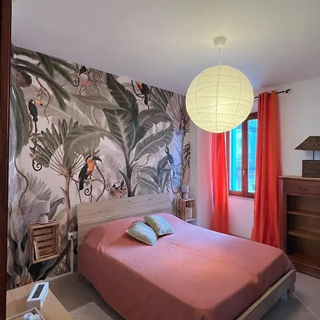 Assaje Guestroom